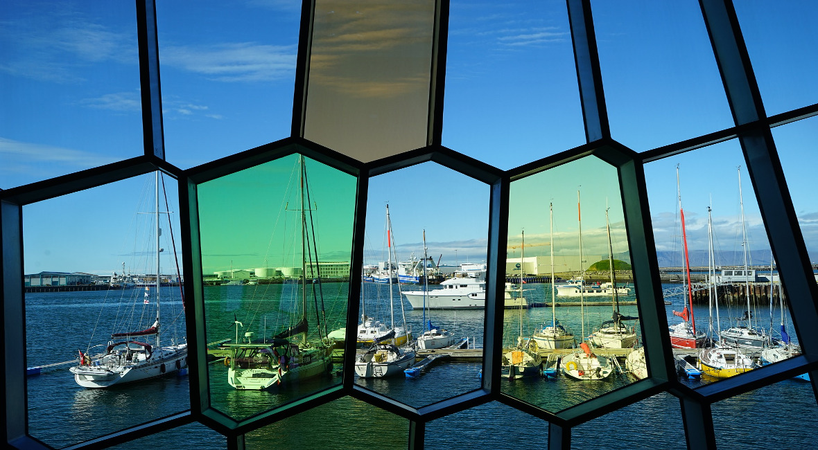 Glas mit farbiger PVB-Folie GEWE®-safe trend
