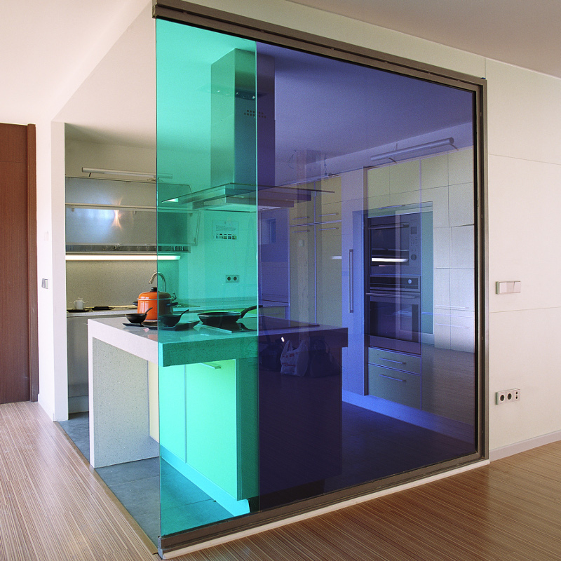Glass with coloured PVB film